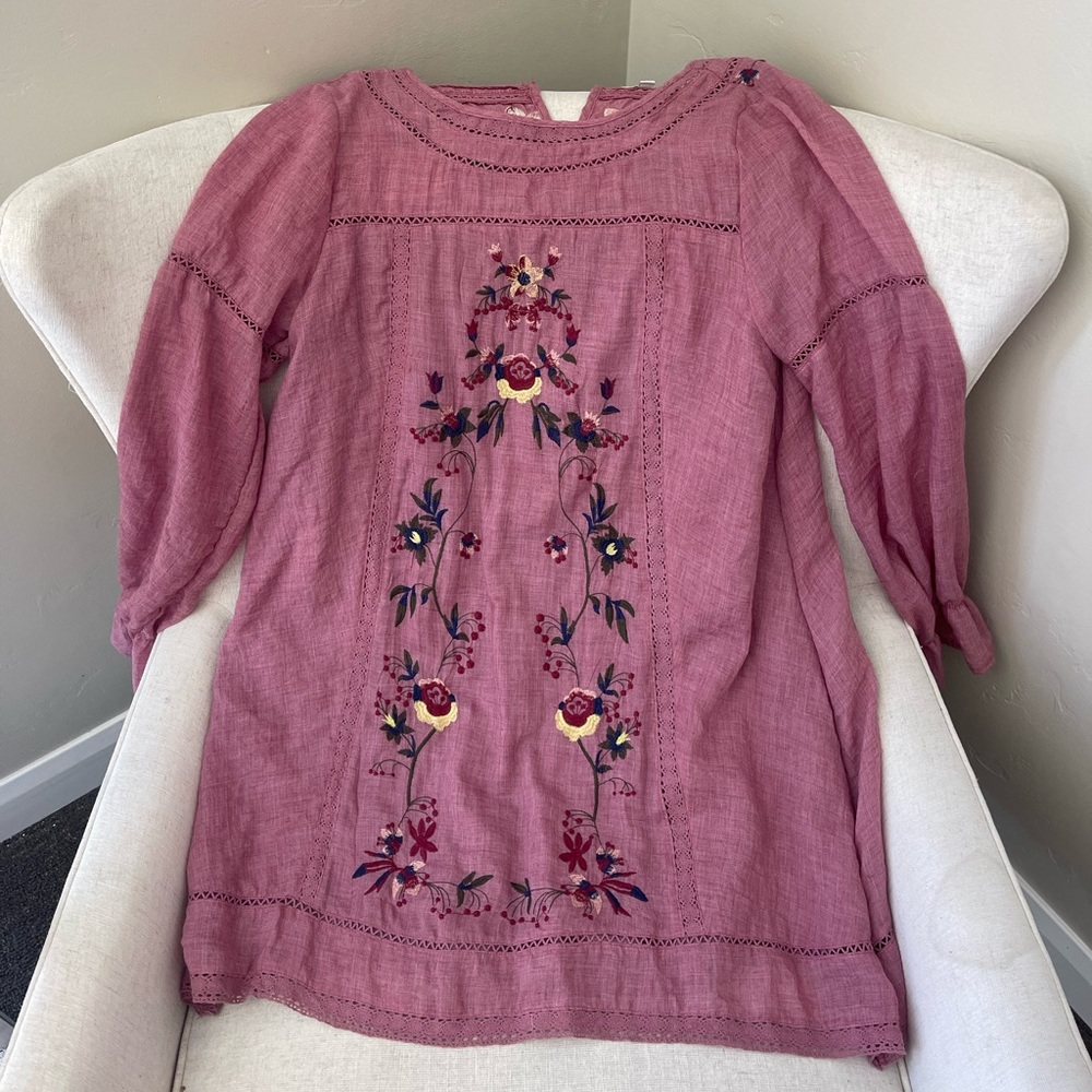 Cutest spring/summer dress. Could be causal with sneakers or fancy with heals